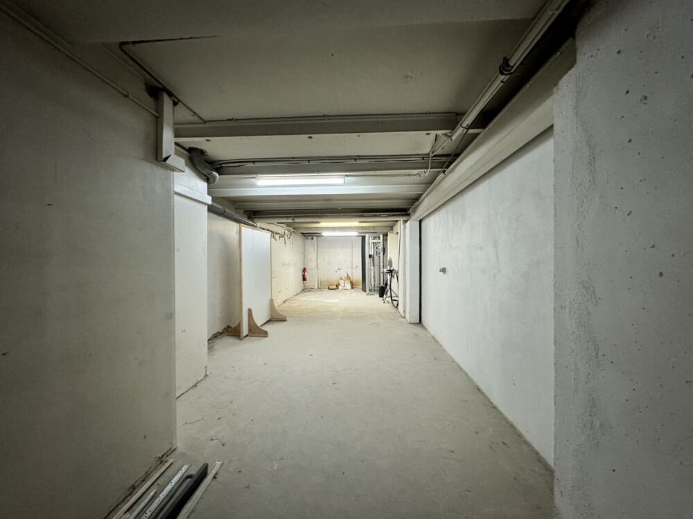   Locaux d'activité - A VENDRE - 413 m² non divisibles Montreuil