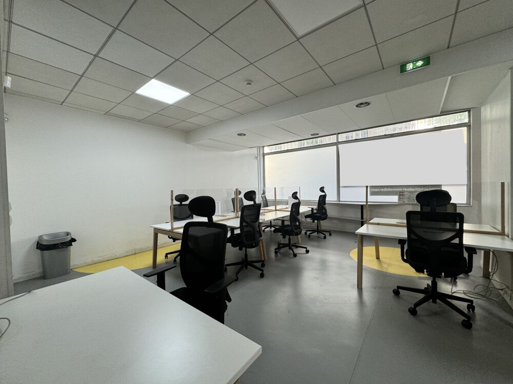   Locaux commerciaux - A VENDRE - 110 m² non divisibles 