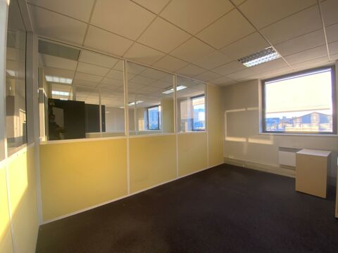   Bureaux - A LOUER - 497 m² divisibles à partir de 32 m² 