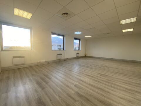   Bureaux - A LOUER - 287 m² divisibles à partir de 32 m² 
