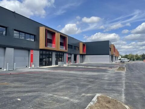   Locaux d'activité - A LOUER - 567 m² divisibles à partir de 196 m² 
