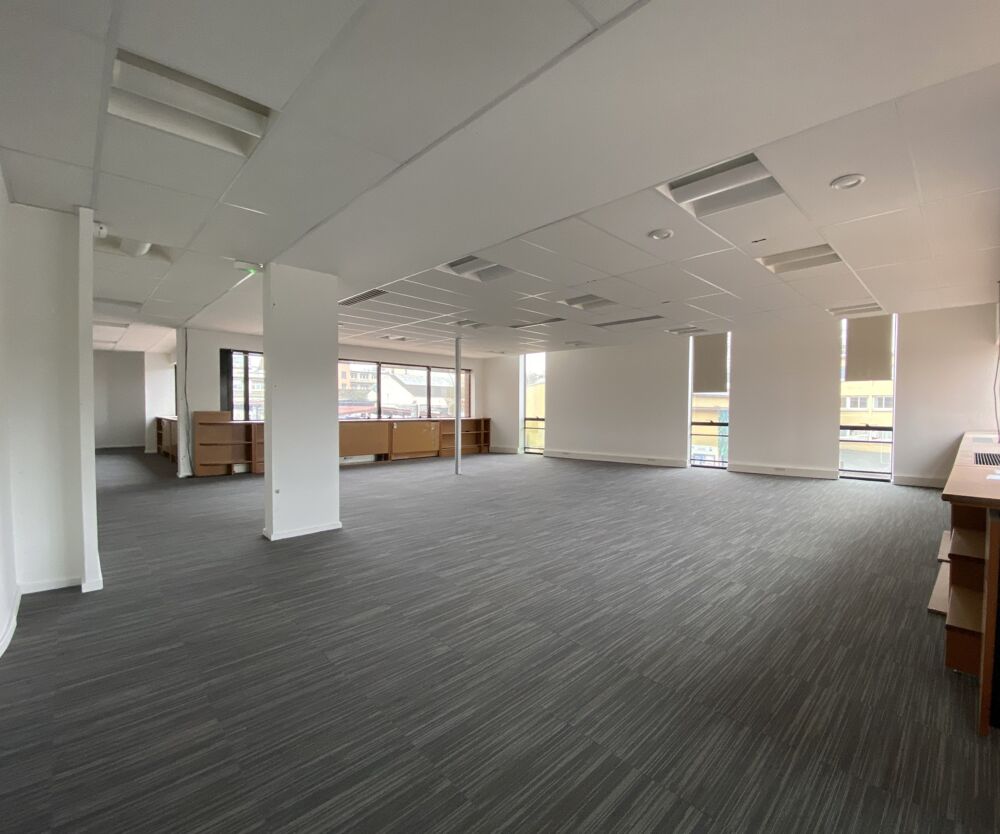   Bureaux - A LOUER - 1 907 m² divisibles à partir de 346 m² Ivry sur seine