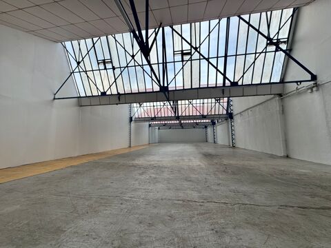 Locaux d'activit&eacute; - A LOUER - 1&nbsp;352 m&sup2; non divisibles 14647 93100 Montreuil