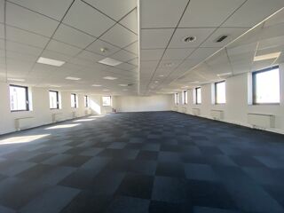   Bureaux - A LOUER - 942 m² non divisibles Aubervilliers