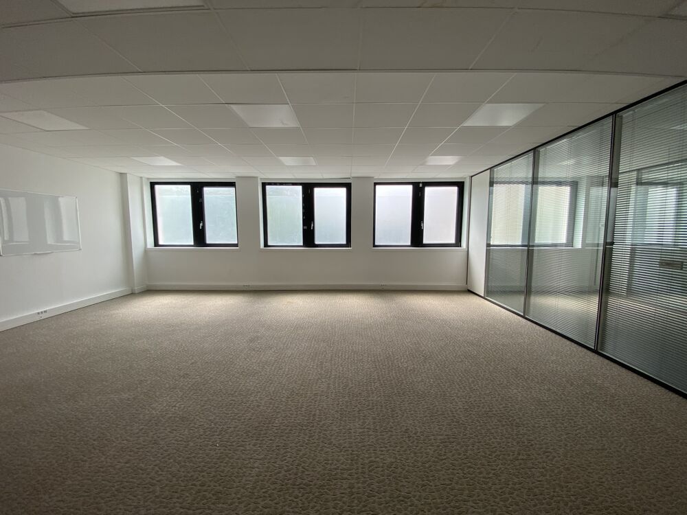   Bureaux - A LOUER - 303 m² non divisibles Charenton le pont