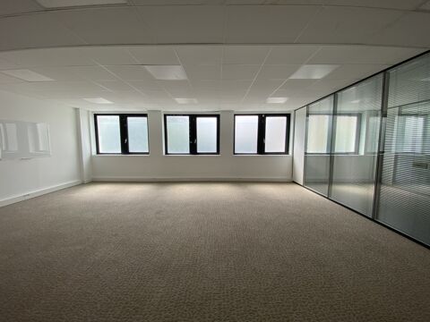   Bureaux - A LOUER - 303 m² non divisibles 