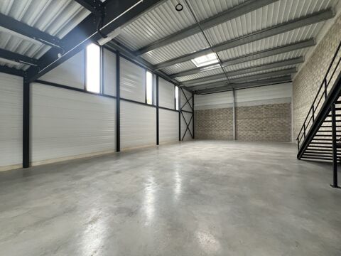   Locaux d'activité - A LOUER - 567 m² divisibles à partir de 196 m² 