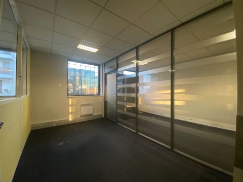   Bureaux - A LOUER - 497 m² divisibles à partir de 32 m² 