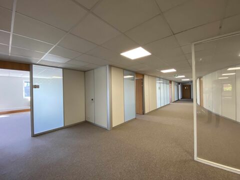   Bureaux - A LOUER - 1 969 m² divisibles à partir de 256 m² 