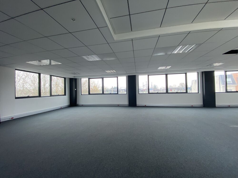   Bureaux - A LOUER - 260 m² non divisibles 