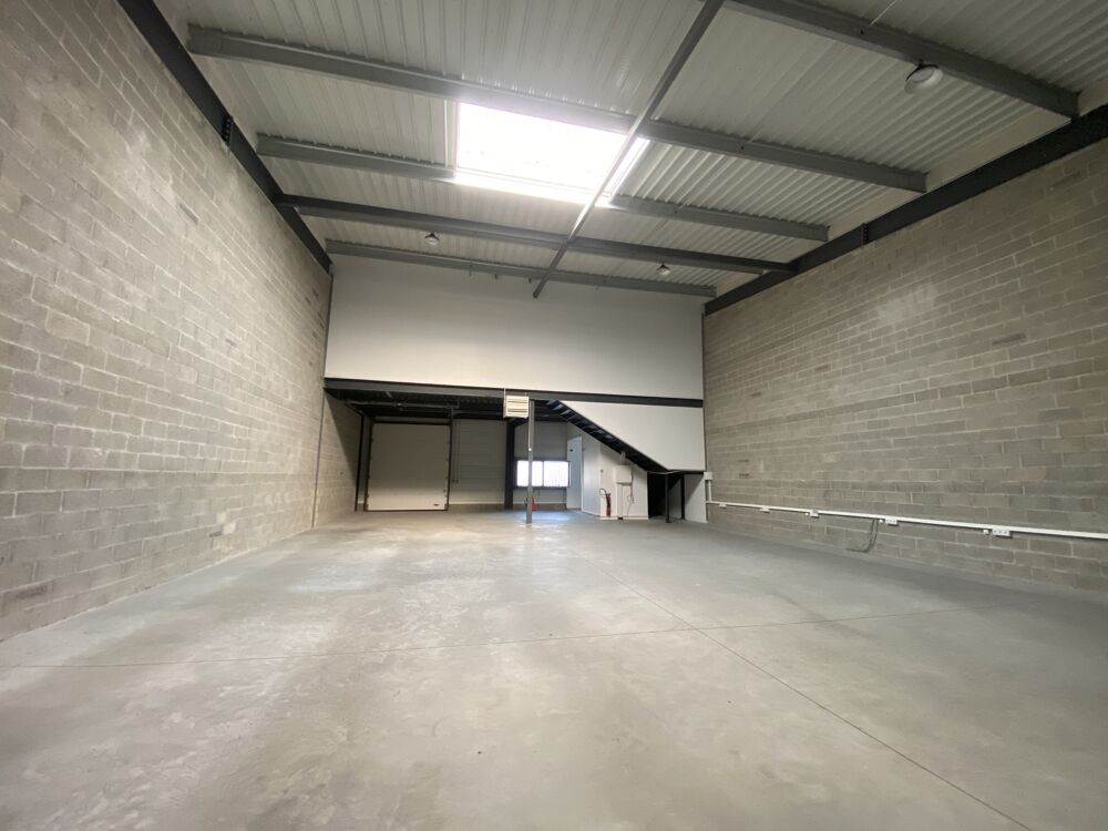  Locaux d'activité - A LOUER - 458 m² divisibles à partir de 229 m² Bussy saint georges