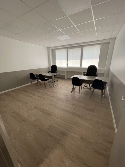   Bureaux - A LOUER - 146 m² divisibles à partir de 25 m² 