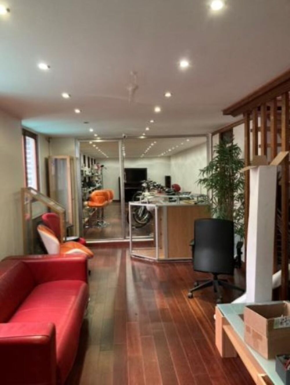   Locaux d'activité - A LOUER - 1 069 m² non divisibles Bagnolet