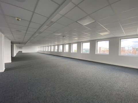   Bureaux - A LOUER - 427 m² non divisibles 