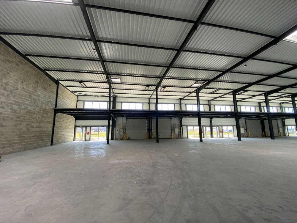  Locaux d'activité - A LOUER - 360 m² non divisibles Le thillay