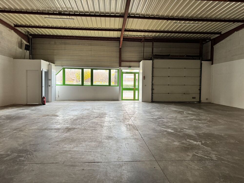   Locaux d'activité - A LOUER - 1 044 m² non divisibles Le blanc mesnil