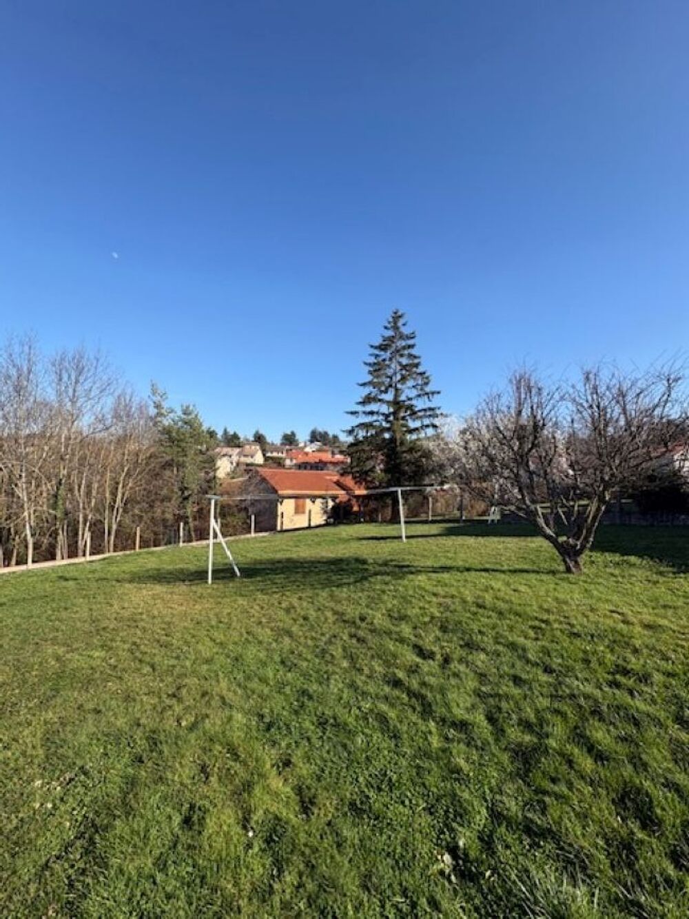 VENTE d'une maison F4 (100 m²) à Saint-Just-Saint-Ramber....