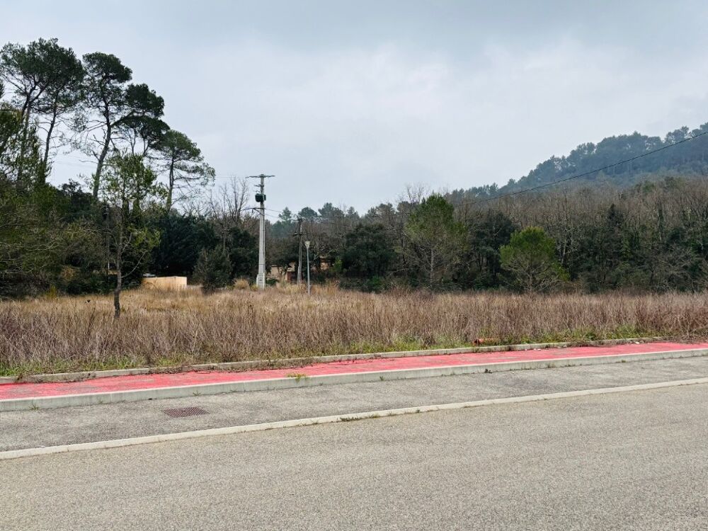 vente Terrain - 2065 m² Méounes-lès-Montrieux (83136)