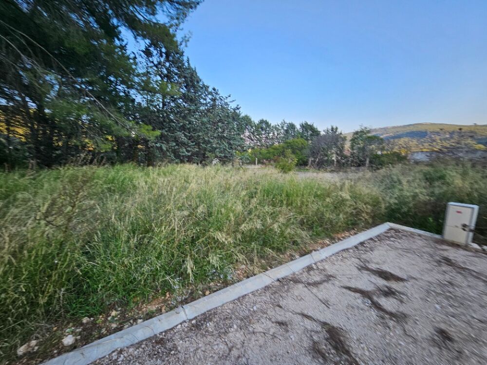 vente Terrain - 695 m² Cuges-les-Pins (13780)