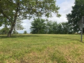  Terrain 2400 m� Cherves-richemont