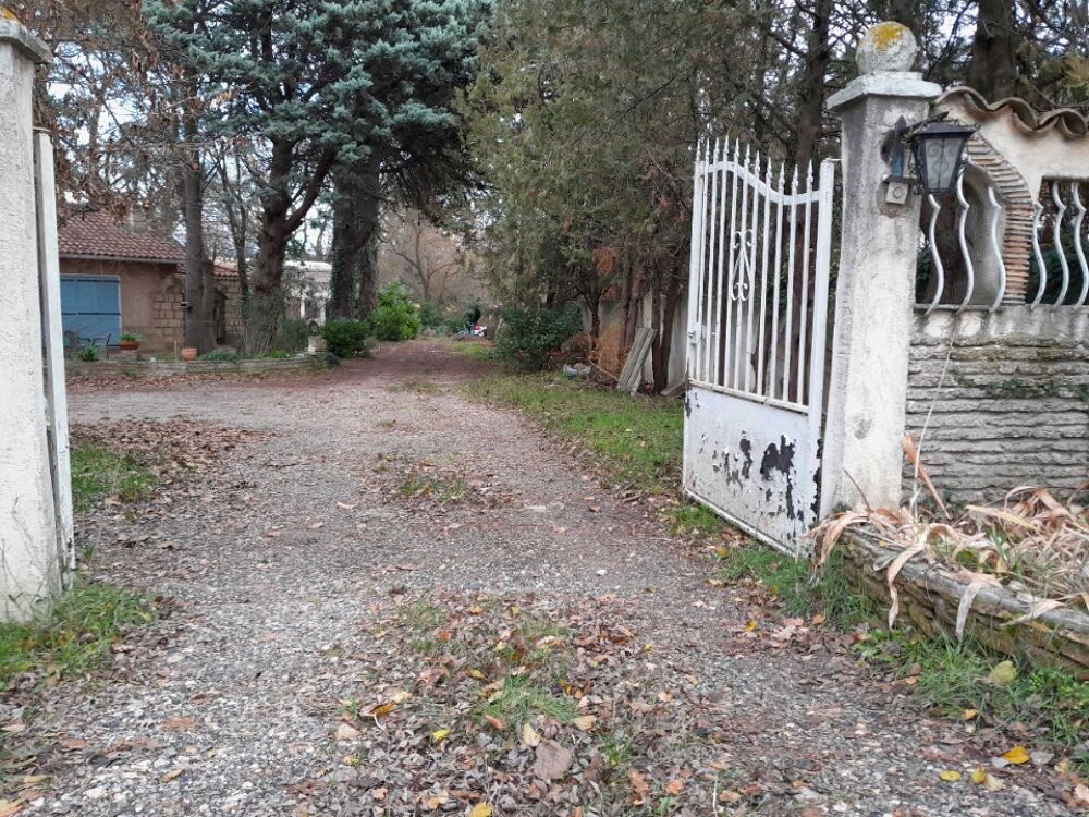 Gros droit à bâtir sur ce terrain plat et ombragé de 987....