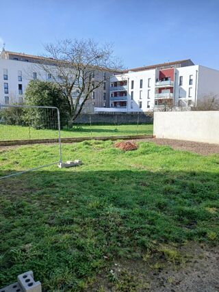  Terrain 221 m� Challans