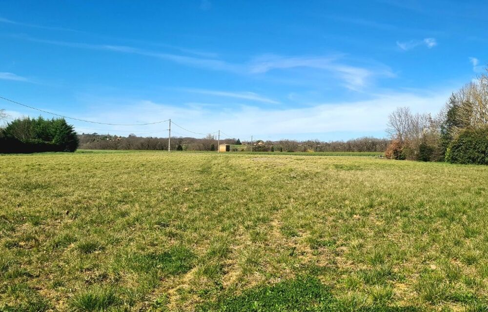 Conçue autour d'un volume à étage, cette belle maison fa....