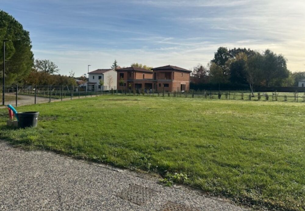 Conçue autour d'un volume à étage, cette belle maison fa....