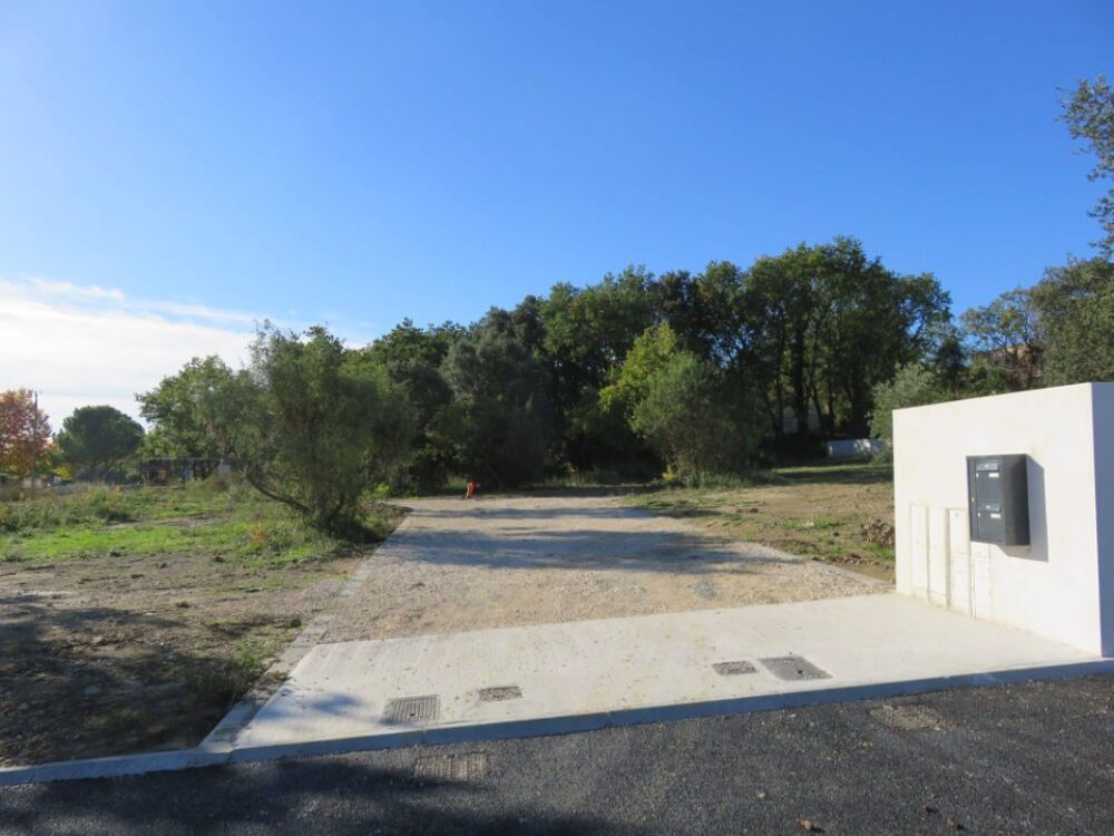 A vendre à Montignargues : maison 3 pièces neuve à const....