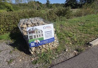  Terrain 277 m� Blyes