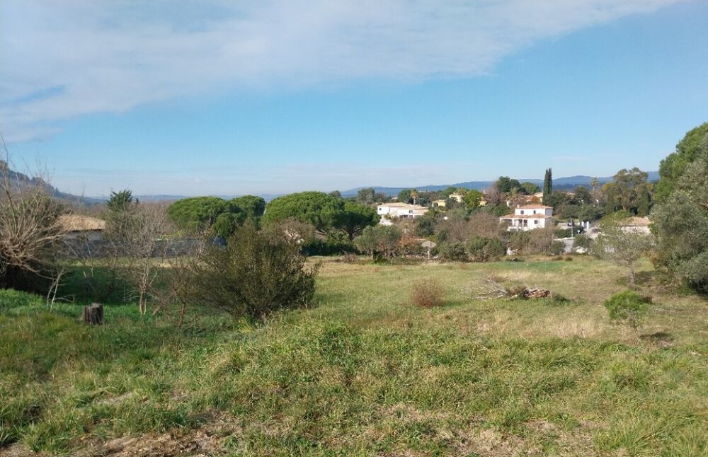 vente Terrain - 697 m² Roquebrune-sur-Argens (83520)