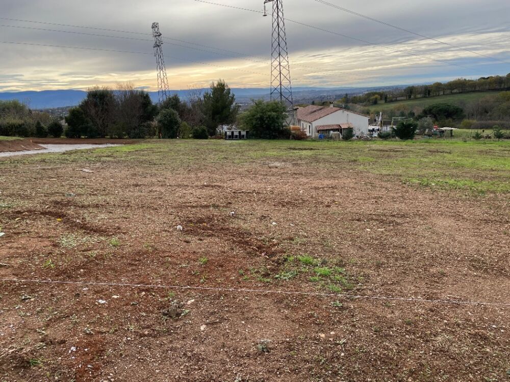 Le plan Terra 104 GI Sud offre une conception de plain-p....