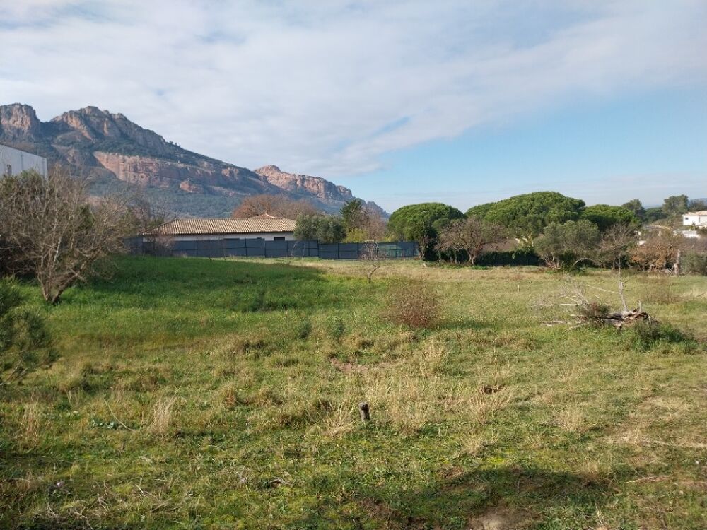 vente Terrain - 697 m² Roquebrune-sur-Argens (83520)