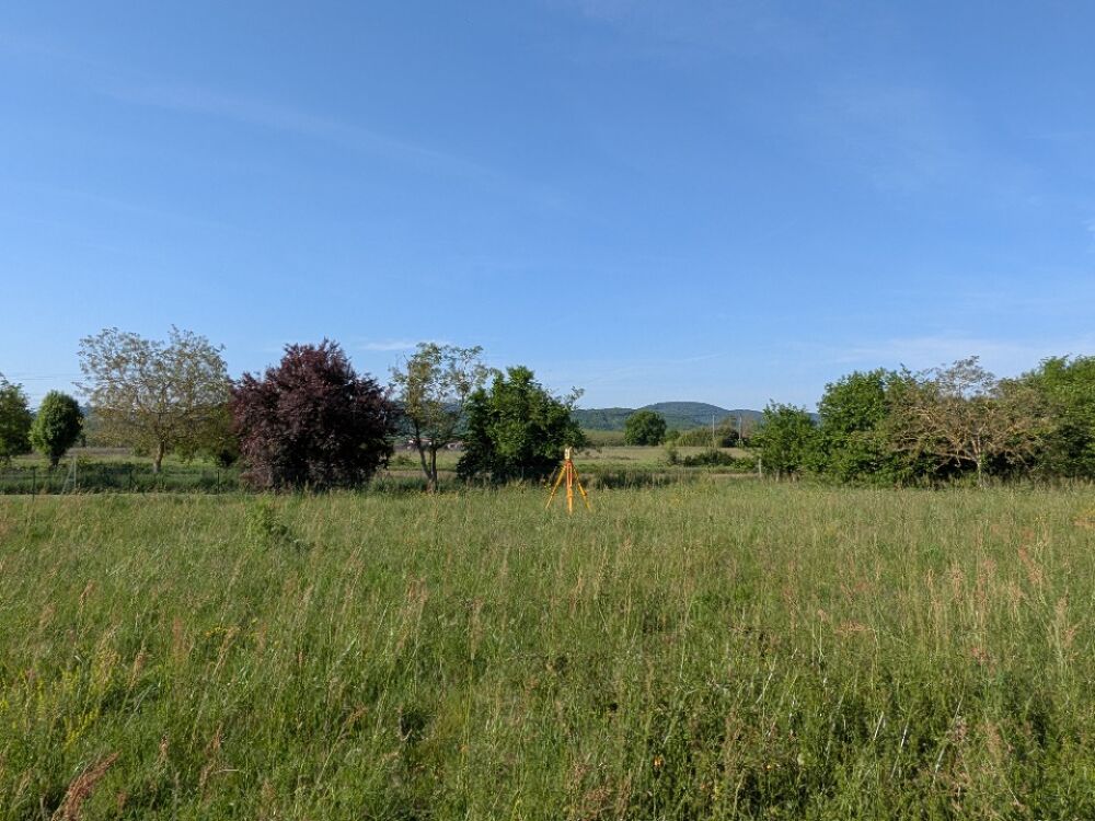 Situé dans un environnement paisible, ce terrain offre u....