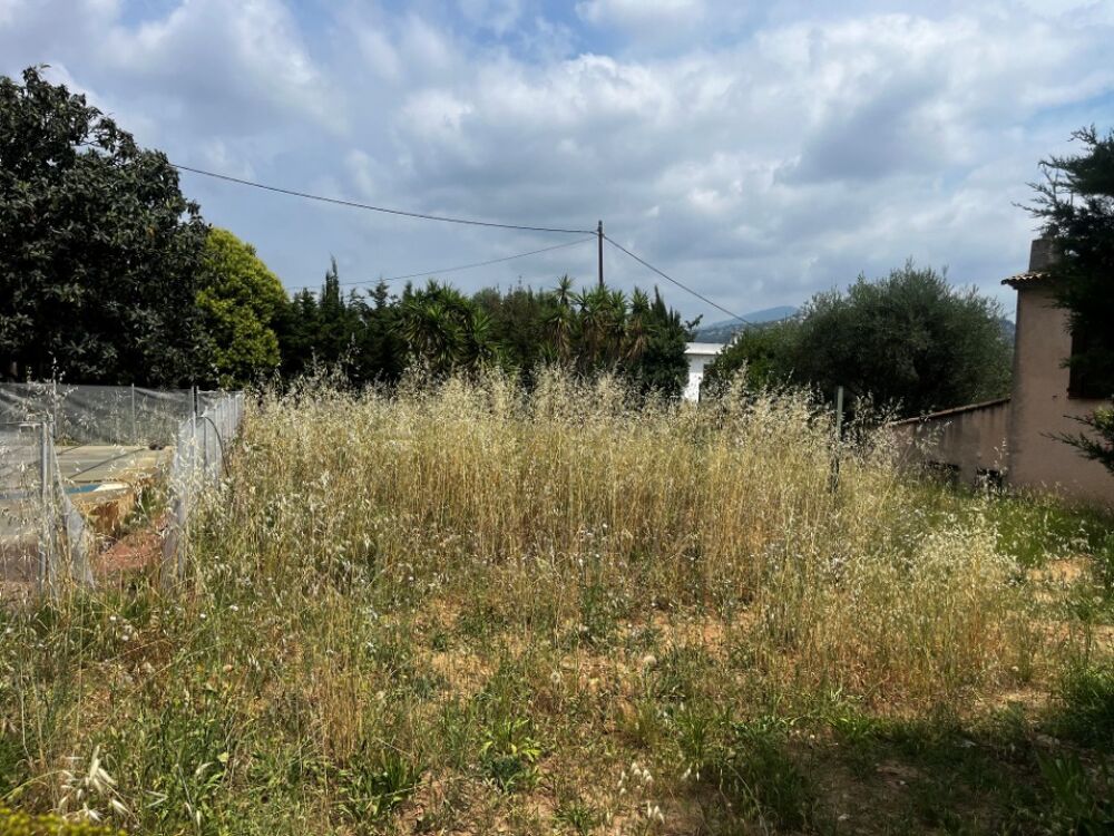 Rare sur Saint-Laurent-du-Var :maison de 120 M2 sur un t....