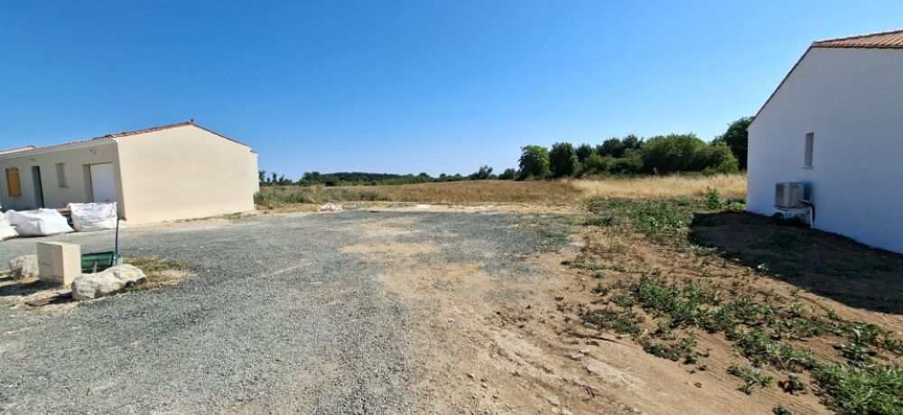 Le Gua, nous proposons une maison de plain-pied à constr....