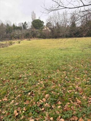  Terrain 1800 m� Montcaret