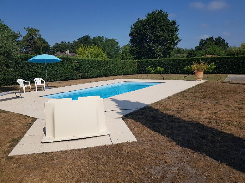 Maison neuve à Blanquefort Situé dans un quartier réside....