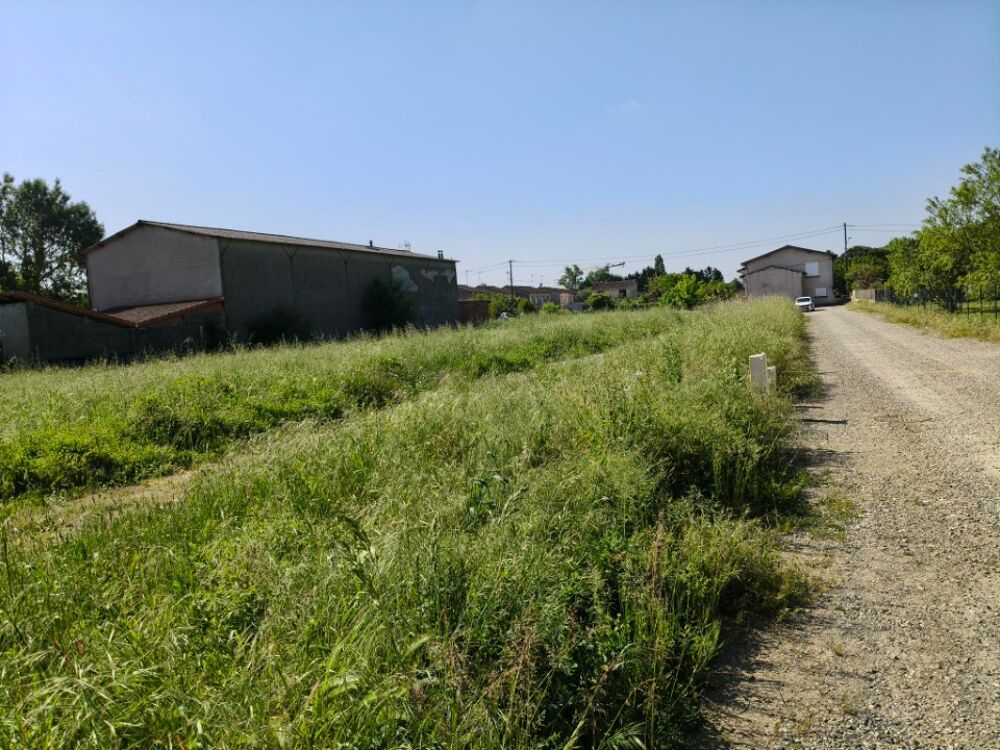 Conçue autour d'un volume à étage, cette belle maison fa....