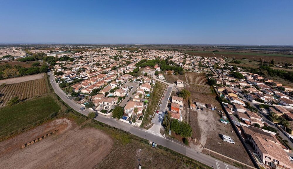 Aigues-Mortes, au sein de la Camargue Gardoise, nous vou....