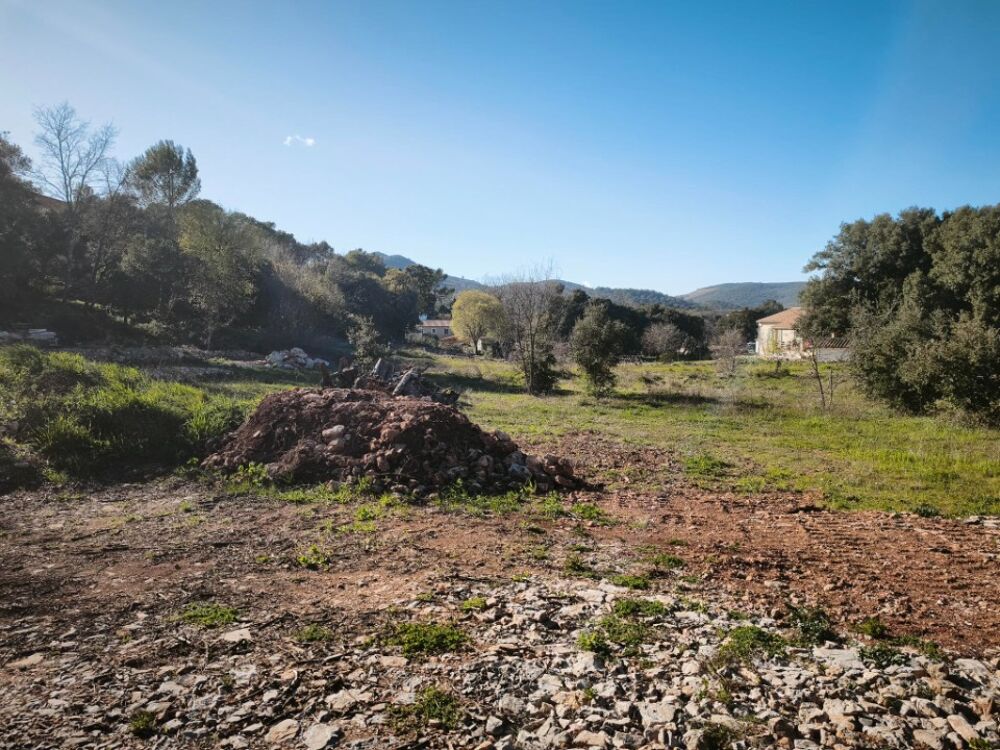 vente Terrain - 2277 m² Flassans-sur-Issole (83340)