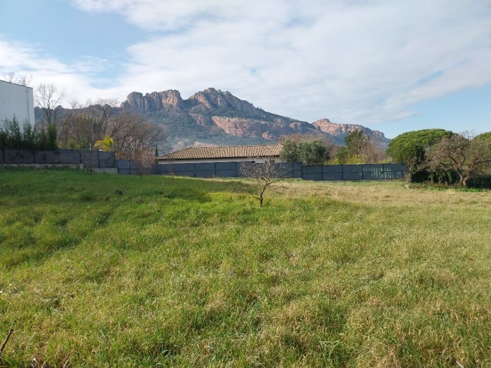 vente Terrain - 697 m² Roquebrune-sur-Argens (83520)