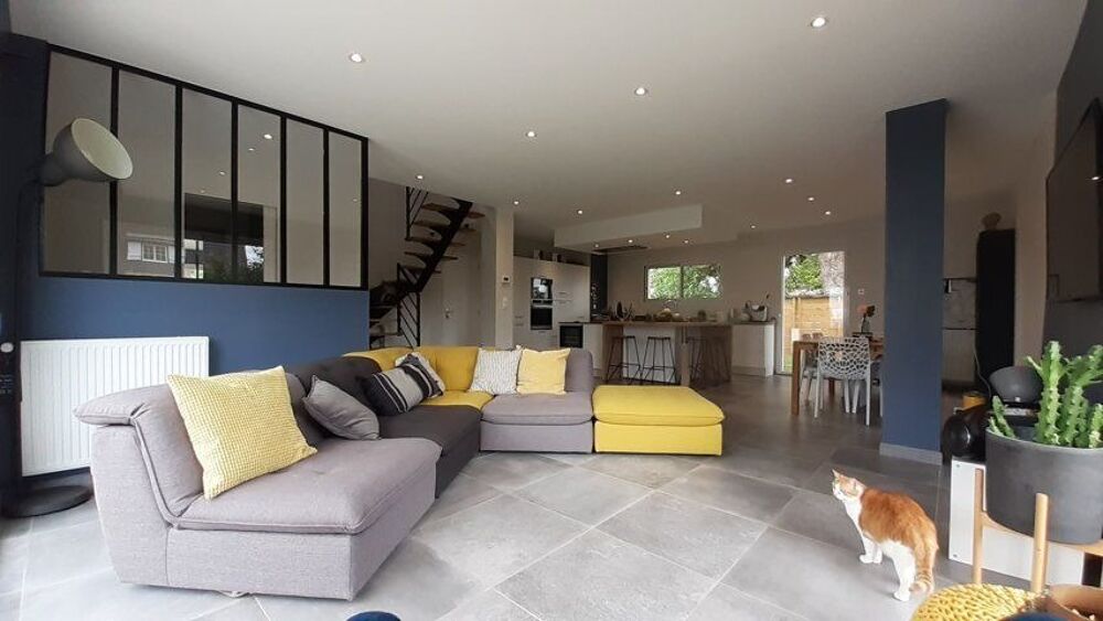 Découvrez cette charmante maison alliant modernité et so....