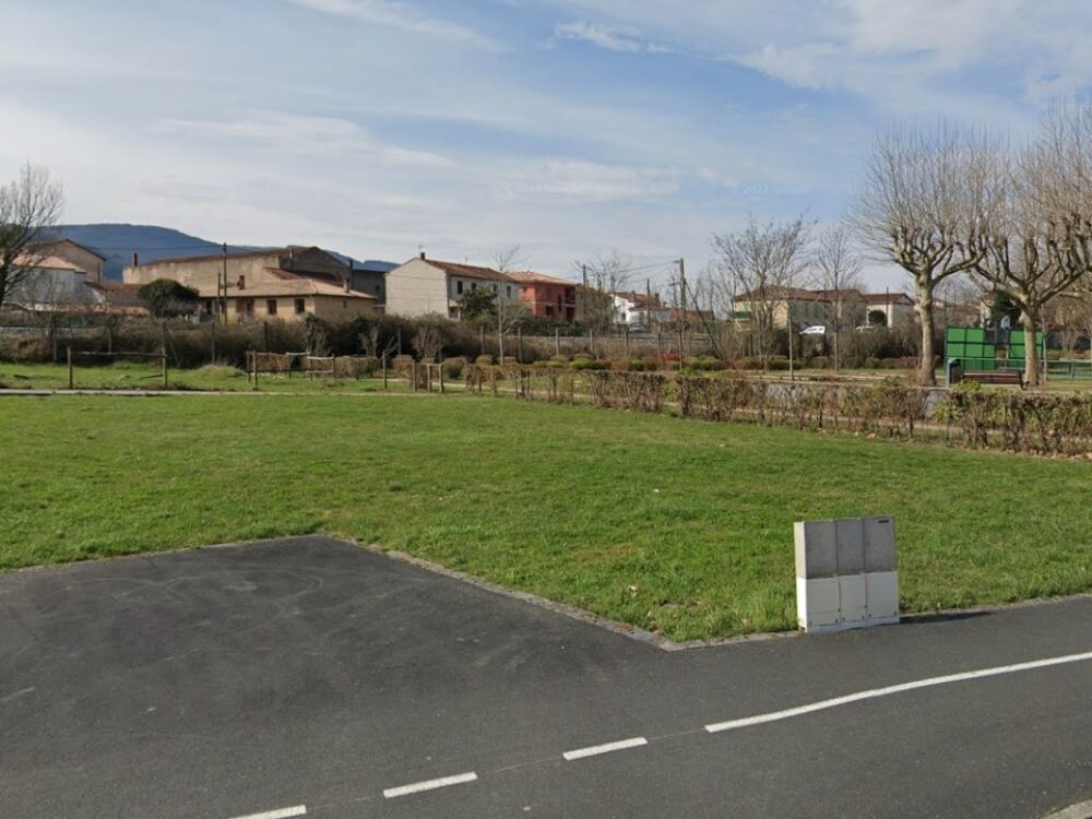 Le modèle AUSTRAL 93 est une maison à étage aux lignes s....