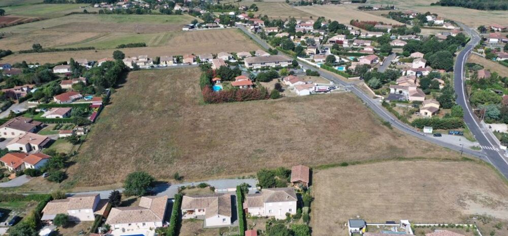 Le modèle AUSTRAL 93 est une maison à étage aux lignes s....