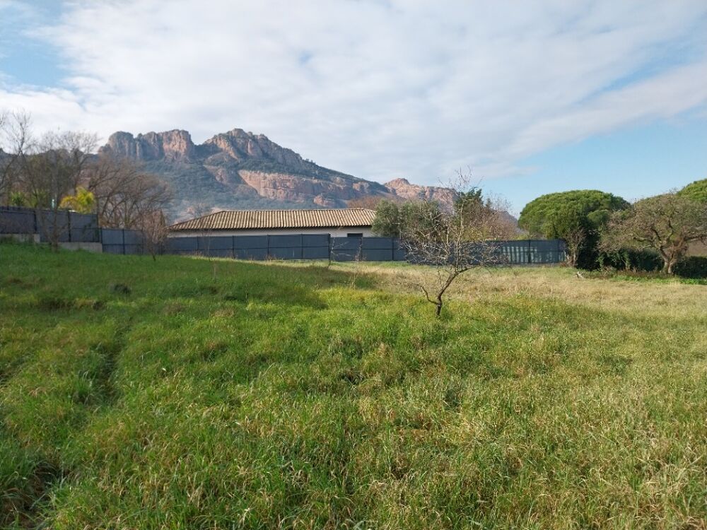 vente Terrain - 887 m² Roquebrune-sur-Argens (83520)