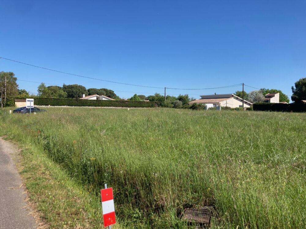 Conçue autour d'un volume à étage, cette belle maison fa....