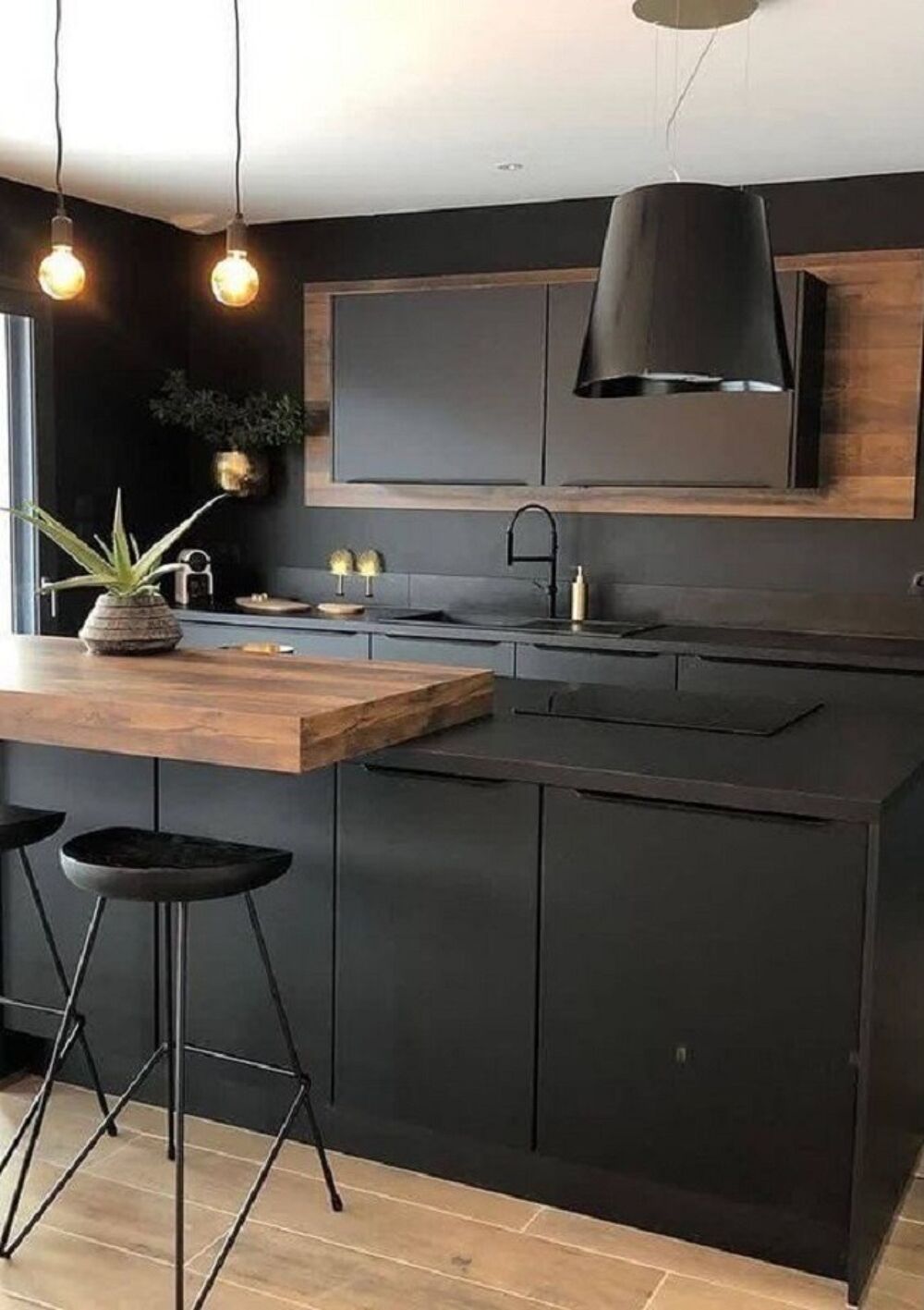 Charmante maison avec combles aménageables. Très lu....