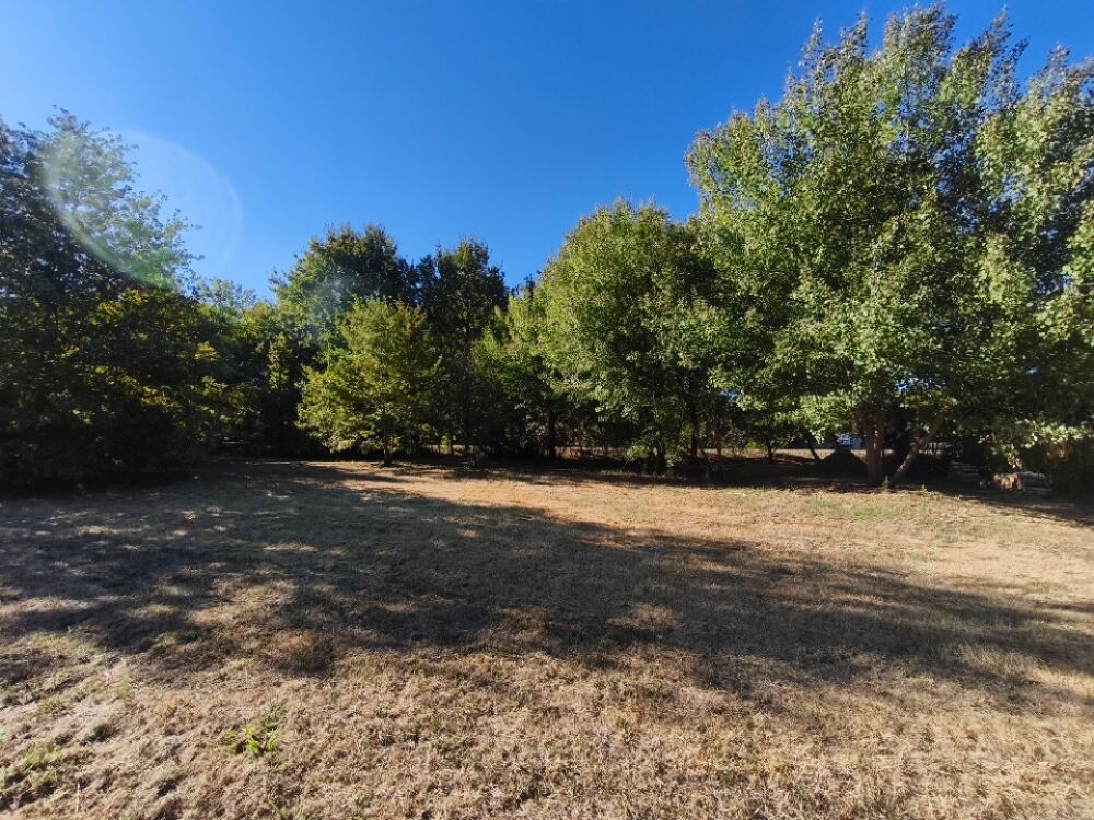 A Salaunes (33160), découvrez ce terrain de 731m² offran....