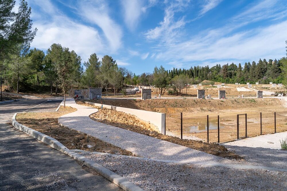Maison California de 120 m² proposée ici sur 569 m² de t....